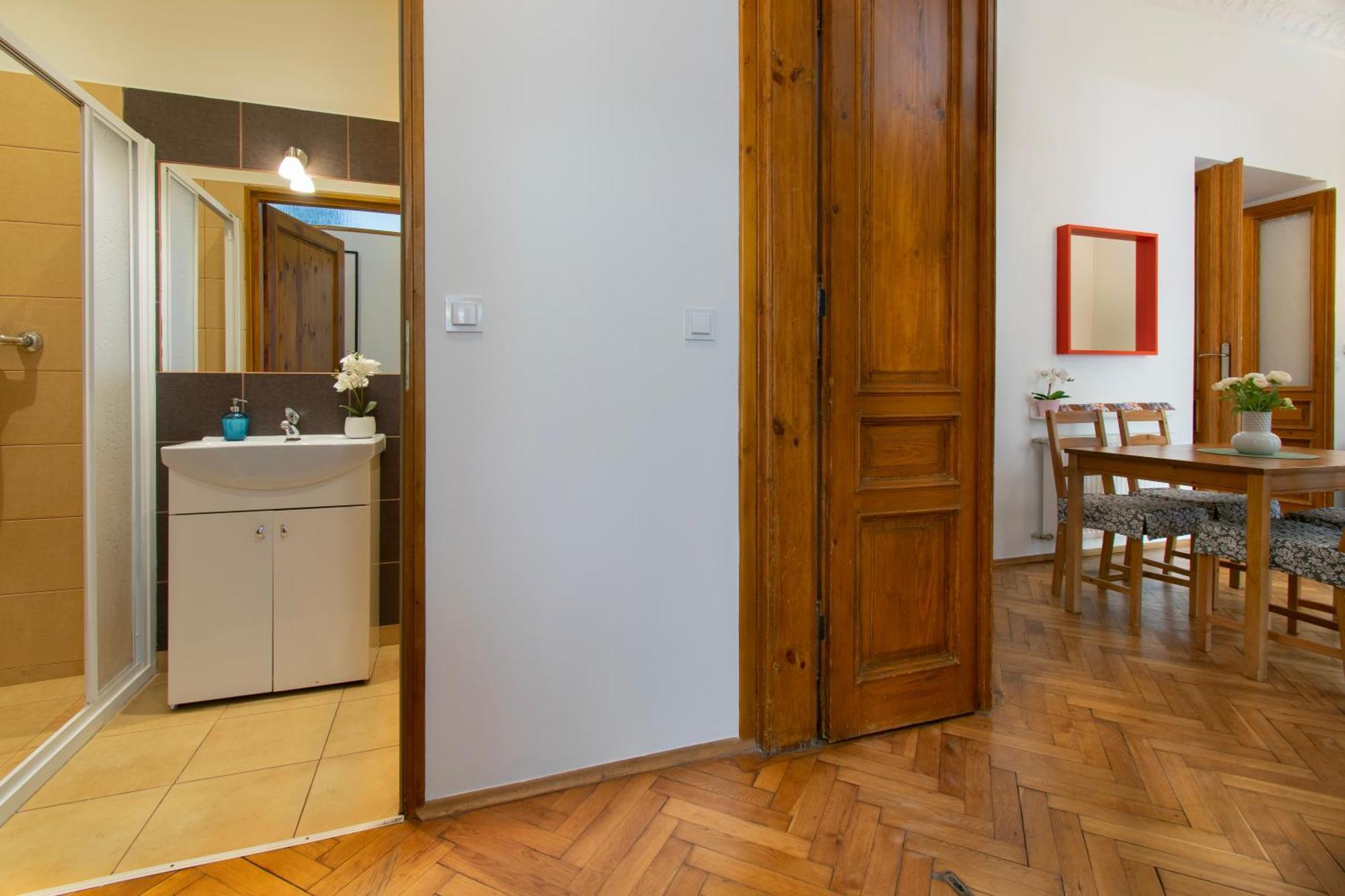 Ground Floor Family Apartment كراكوفيا المظهر الخارجي الصورة